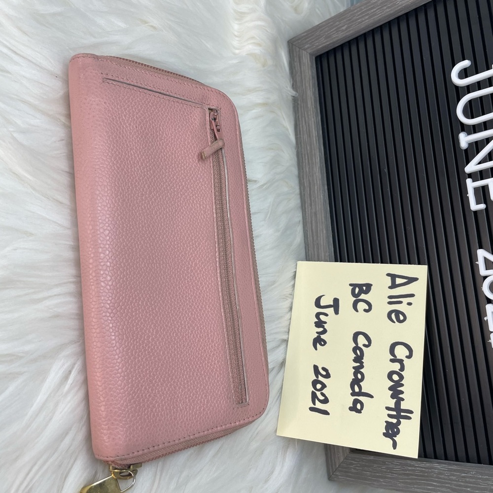 Sold on Instagram Chanel zippy wallet - Picture 4 of 11
